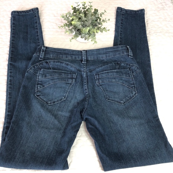 Blue Asphalt Skinny Jean | Size 9L | Dark Wash - Picture 3 of 6